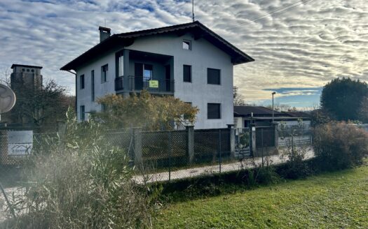 Bifamiliare in vendita in zona residenziale a Tarcento!