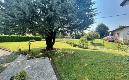 Luminosa casa indipendente con ampio giardino!