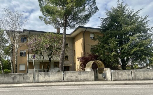Spazioso appartamento tricamere con cantina e garage!