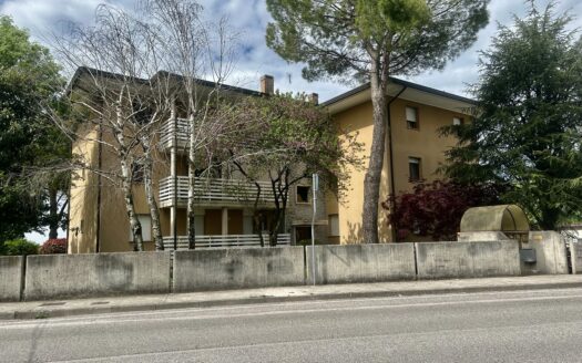 Spazioso appartamento tricamere con cantina e garage!
