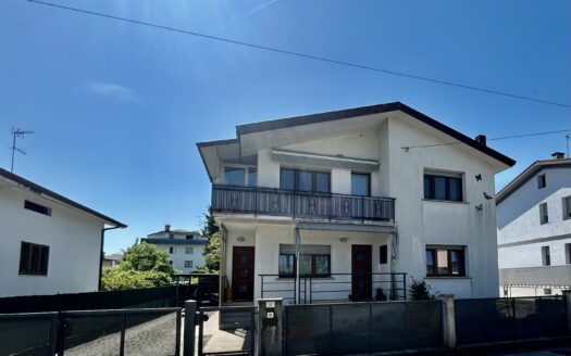 Villa Bifamiliare indipendente con giardino!