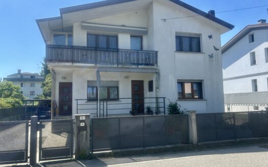Villa Bifamiliare indipendente con giardino!