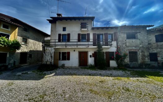 Villetta di testa in piccola corte ad Attimis!