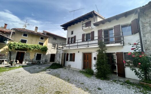 Villetta di testa in piccola corte ad Attimis!
