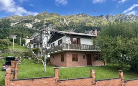 Casa indipendente con scoperto di proprietà di 700 mq!