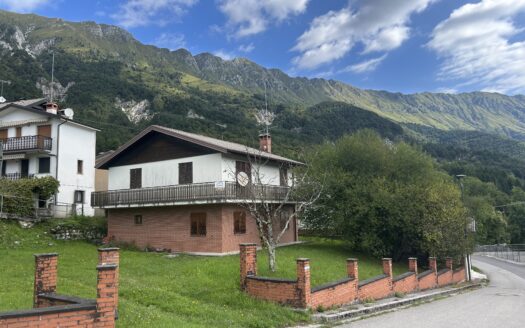 Casa indipendente con scoperto di proprietà di 700 mq!