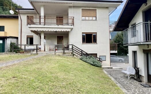 Appartamento tricamere con giardino, box auto e dependance!