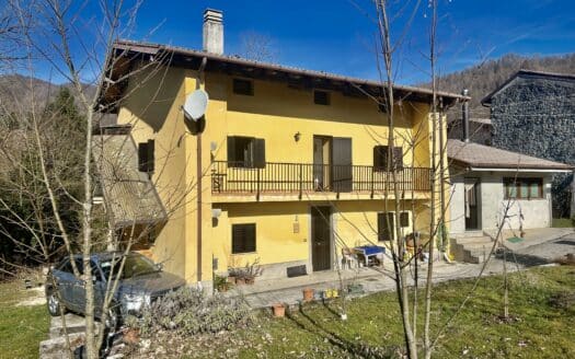 Soleggiato appartamento  con soffitta ed ingresso indipendente a Platischis