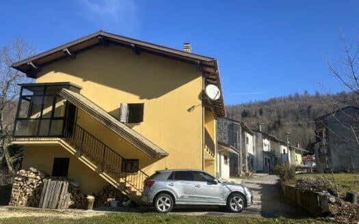 Soleggiato appartamento  con soffitta ed ingresso indipendente a Platischis