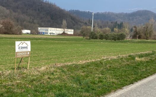 Terreno edificabile in vendita ad Attimis!