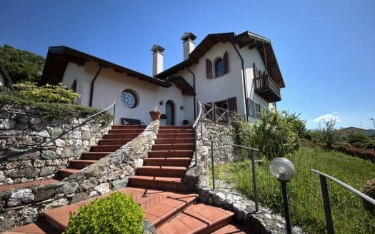Villa in vendita a Tarcento!